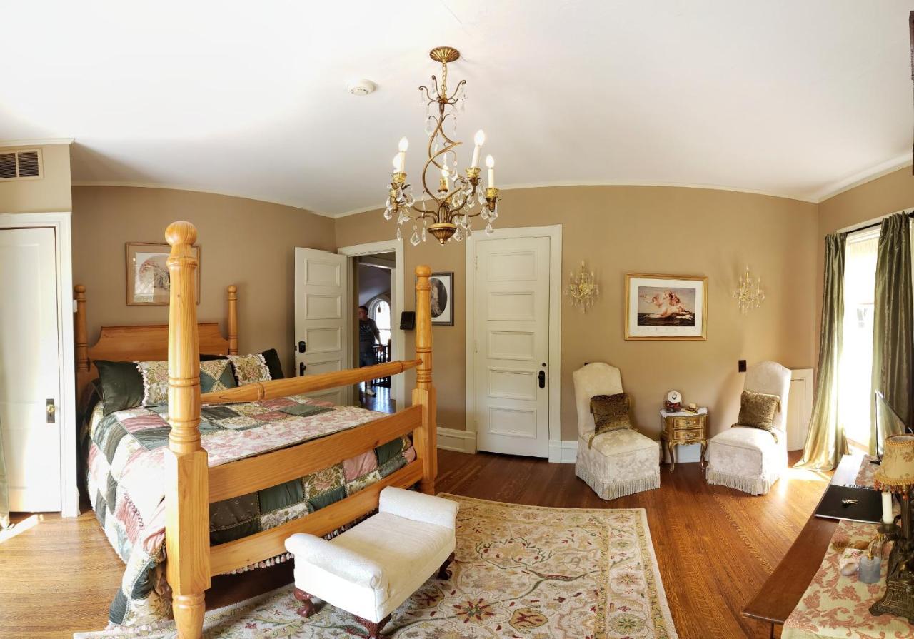 Chocolate Mansion Bed & Breakfast Sioux City Exterior photo