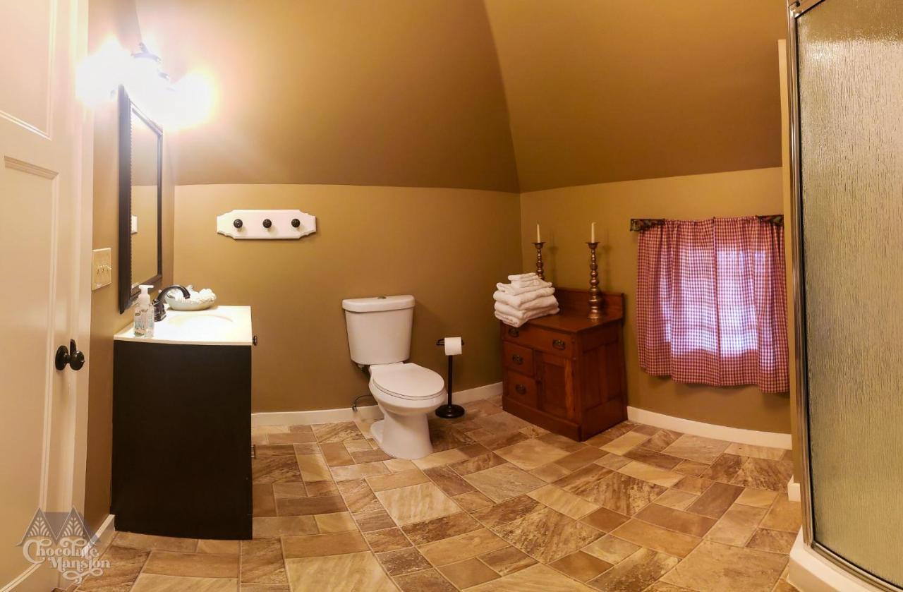 Chocolate Mansion Bed & Breakfast Sioux City Exterior photo