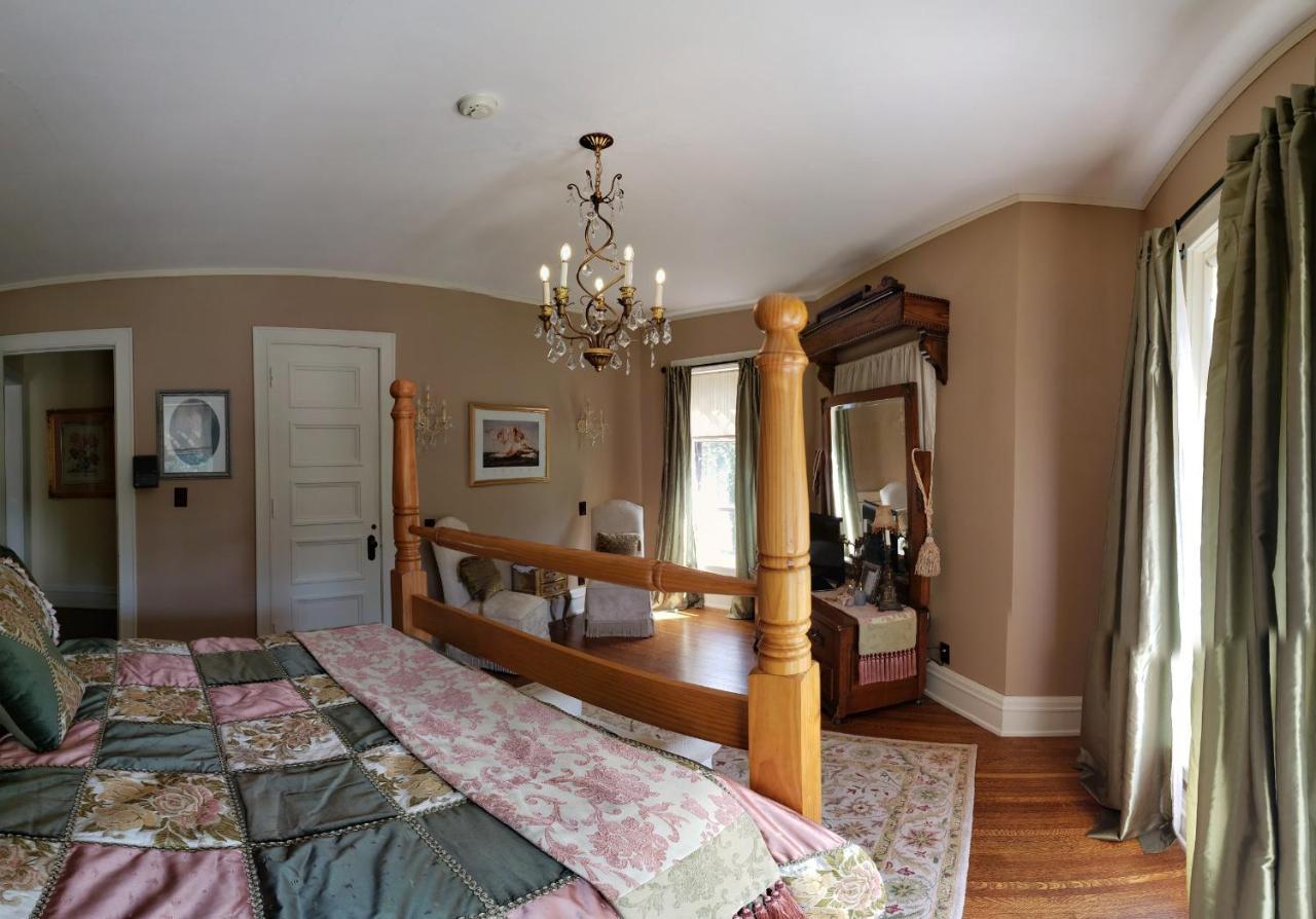 Chocolate Mansion Bed & Breakfast Sioux City Exterior photo